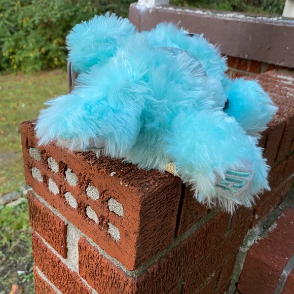 Dan Dee International Officially Licensed Light-up Yeti I Sing "Ice Ice Baby" - Picture 10 of 17